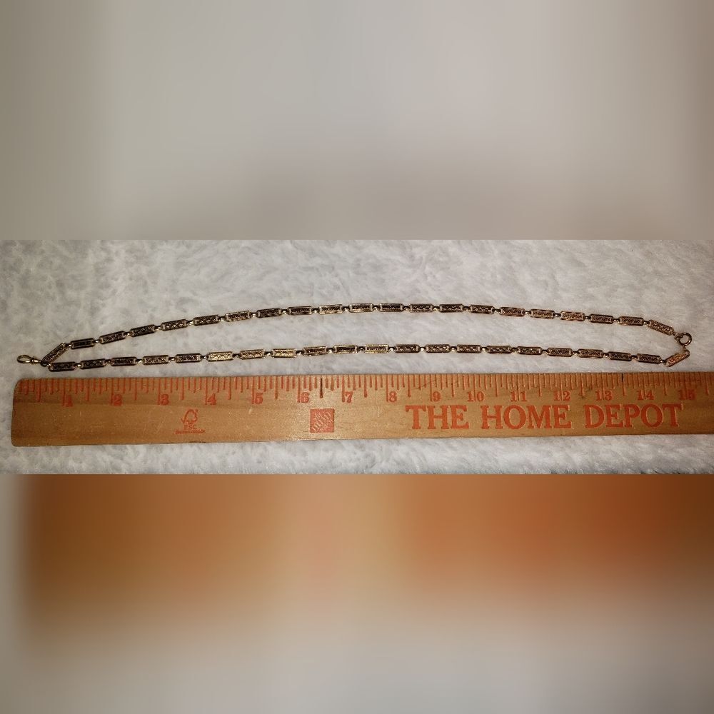 Goldtone necklace doubles together with clasp